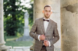 Ljudi su samo prolazili, ali kada ga je čovjek zagrlio – svi su zaplakali - content image