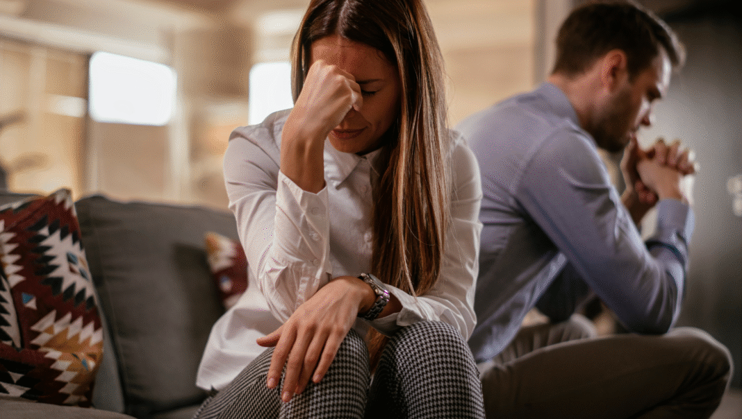 10 misli koje svaka žena krije u vezi – a nijedan muškarac ne primeti dok ne bude kasno