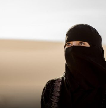 11 PRAVILA KOJE ŽENE U SAUDIJSKOJ ARABIJI MORAJU DA POŠTUJU-DEVETO JE ZGROZILO SVET!!!! 11 PRAVILA KOJE ŽENE U SAUDIJSKOJ ARABIJI MORAJU DA POŠTUJU-DEVETO JE ZGROZILO SVET!!!! - featured image