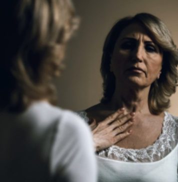 Čuveni pisac tvrdi: „Žena počinje da stari kad počne da sakriva ove 2 stvari“ Čuveni pisac tvrdi: „Žena počinje da stari kad počne da sakriva ove 2 stvari“ - featured image