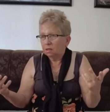 NOSILA SAM TROJKE, NA POROĐAJU PREŽIVELA PAKAO Rekli mi da je JEDNA BEBA UMRLA, posle 26 godina ćerka listala novine, a u njima… NOSILA SAM TROJKE, NA POROĐAJU PREŽIVELA PAKAO Rekli mi da je JEDNA BEBA UMRLA, posle 26 godina ćerka listala novine, a u njima… - featured image