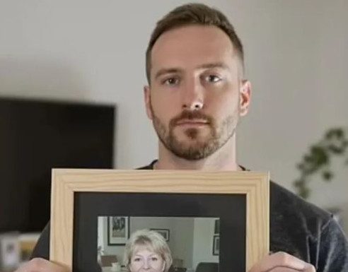 Sin je 3 dana posle smrti majke otvorio njenu fioku i pronašao pismo koje mu je promenilo sudbinu: Sledio se kad je pročitao poruku, ono što je usledilo šokira Sin je 3 dana posle smrti majke otvorio njenu fioku i pronašao pismo koje mu je promenilo sudbinu: Sledio se kad je pročitao poruku, ono što je usledilo šokira - featured image