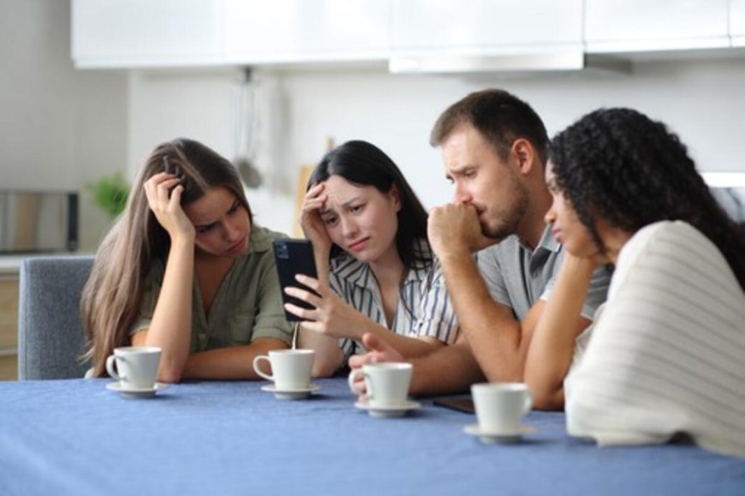 Ovo pitanje nikad, ali nikad ne postavljajte čak ni članovima porodice: Čuveni psiholog izneo upozorenje - featured image Ovo pitanje nikad, ali nikad ne postavljajte čak ni članovima porodice: Čuveni psiholog izneo upozorenje - featured image