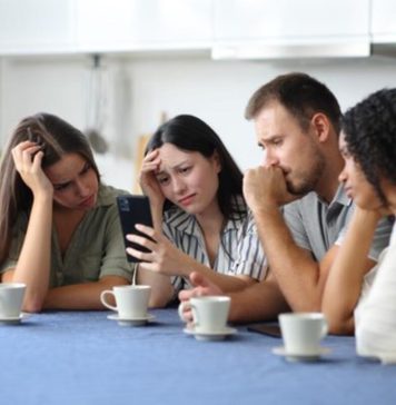 Ovo pitanje nikad, ali nikad ne postavljajte čak ni članovima porodice: Čuveni psiholog izneo upozorenje Ovo pitanje nikad, ali nikad ne postavljajte čak ni članovima porodice: Čuveni psiholog izneo upozorenje - featured image
