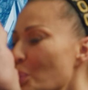 Ceca Ražnatović uhvaćena kako ljubi crnog prezgodnog muškarca: Evo ko je on Ceca Ražnatović uhvaćena kako ljubi crnog prezgodnog muškarca: Evo ko je on - featured image