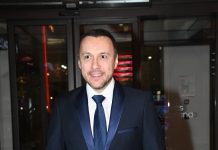 JEZIVA ISPOVEST: “Kupovala me je poklonima i lepim rečima dok me je tukla!” Bivša žena Baneta Mojićevića otkrila stravične detalje nasilja koje je trpela od majke, a evo šta pevač kaže o njihovom razvodu i odnosu sa Milicom Todorović! JEZIVA ISPOVEST: "Kupovala me je poklonima i lepim rečima dok me je tukla!" Bivša žena Baneta Mojićevića otkrila stravične detalje nasilja koje je trpela od majke, a evo šta pevač kaže o njihovom razvodu i odnosu sa Milicom Todorović! - featured image