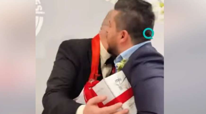 (FOTO)”NEKA IGRE POČNU” Zbog ovog poklona za mladence mreže su se usijale, ljudi gledaju i ne vjeruju