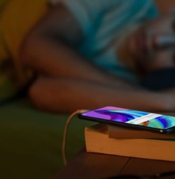 Ako spavate sa mobitelom pored glave, prestanite jer je opasno