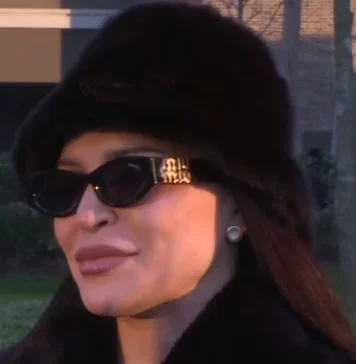 Naša pevačica odrasla na selu: Čistila svinjac i brala paprike, a sad živi u STANU OD POLA MILIONA EVRA! (FOTO)