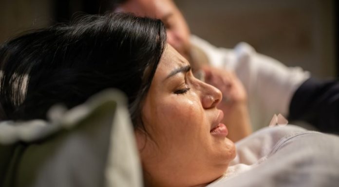 “Rodila sam dete čoveku koji mi je bacio novac u lice za abortus, a ćerku na porođaju nisam ni pogledala”: Tužna ispovest Beograđanke