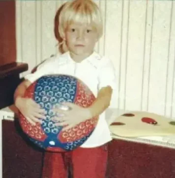 Prepoznajete li pjevačicu sa slike? Danas je jedna od najvećih zvijezda regije