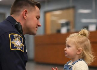 Mala devojčica došla je u policijsku stanicu da prizna ozbiljan zločin, ali ono što je rekla potpuno je šokiralo policajca.