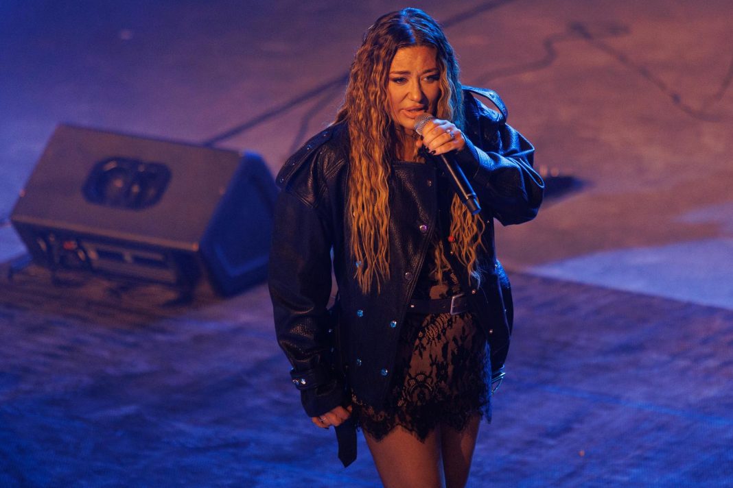 Srpski mediji prenose: Novi skandal posrnule pjevačice! Sukobila se sa policijom…Pa dokle više! - featured image Srpski mediji prenose: Novi skandal posrnule pjevačice! Sukobila se sa policijom…Pa dokle više! - featured image