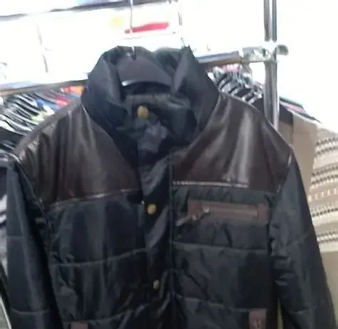 ‘Kupila sam jednu zanimljivu jaknu u prodavnici polovne odeće i zanemela kada sam ovo našla u džepu’