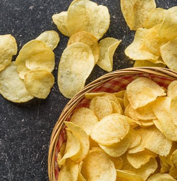 Neobičan predmet pronađen u kesi čipsa: objašnjenje iz proizvodnog procesa Neobičan predmet pronađen u kesi čipsa: objašnjenje iz proizvodnog procesa - featured image