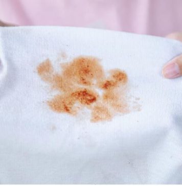 3 sastojka koji brišu baš svaku fleku: Probajte ovaj trik i nikad više nećete baciti odeću zbog mrlja 3 sastojka koji brišu baš svaku fleku: Probajte ovaj trik i nikad više nećete baciti odeću zbog mrlja - featured image