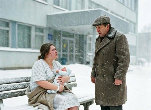 Kada praznik postane noćna mora: Dan kada je ujka našao nećaku bosu ispred porodilišta, sa bebom u naručju Kada praznik postane noćna mora: Dan kada je ujka našao nećaku bosu ispred porodilišta, sa bebom u naručju - featured image