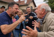 “Komšija namerno blokirao put autom da ne prođu POGREBNA KOLA SA MOJIM DEDOM, pa se zaključao u kuću!”: Bizarna komšijska svađa šokirala sve, ali tu nije kraj "Komšija namerno blokirao put autom da ne prođu POGREBNA KOLA SA MOJIM DEDOM, pa se zaključao u kuću!": Bizarna komšijska svađa šokirala sve, ali tu nije kraj - featured image