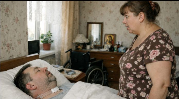 Mamac sa poslovnim putovanjem je uspio: supruga je saznala istinu o noćnom životu kod kuće. Mamac sa poslovnim putovanjem je uspio: supruga je saznala istinu o noćnom životu kod kuće. - featured image