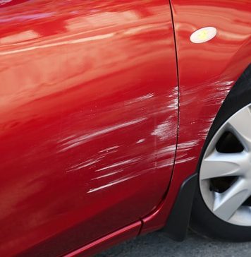 Ogrebali ste auto? Upotrebite 2 sastojka iz kuhinje i blistaće kao nov, bez odlaska u servis Ogrebali ste auto? Upotrebite 2 sastojka iz kuhinje i blistaće kao nov, bez odlaska u servis - featured image