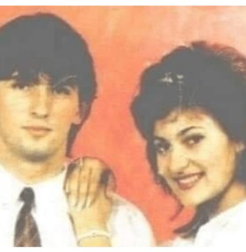 Ceca je imala vezu s njim prije 30 godina, a evo kako on izgleda danas: Morate upoznati i njegovu ženu! (Foto) Ceca je imala vezu s njim prije 30 godina, a evo kako on izgleda danas: Morate upoznati i njegovu ženu! (Foto) - featured image