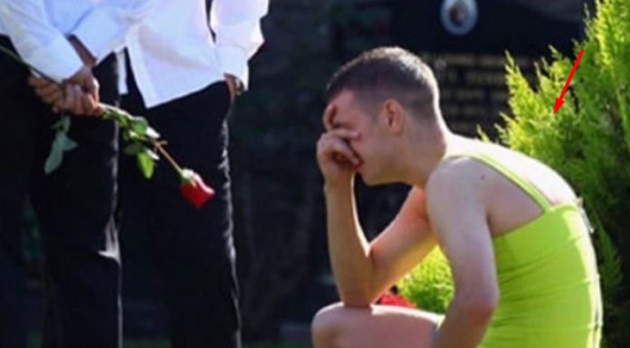 Na sahranu najboljeg prijatelja došao u zelenoj haljini: Na mrežama ga razapeli, a zbog njegovog razloga će vam zastati knedla u grlu Na sahranu najboljeg prijatelja došao u zelenoj haljini: Na mrežama ga razapeli, a zbog njegovog razloga će vam zastati knedla u grlu - featured image