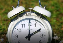 Bliži nam se pomicanje sata, ove godine s jednom promjenom koja će mnoge oduševiti Bliži nam se pomicanje sata, ove godine s jednom promjenom koja će mnoge oduševiti - featured image