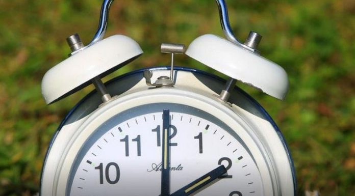 Bliži nam se pomicanje sata, ove godine s jednom promjenom koja će mnoge oduševiti Bliži nam se pomicanje sata, ove godine s jednom promjenom koja će mnoge oduševiti - featured image