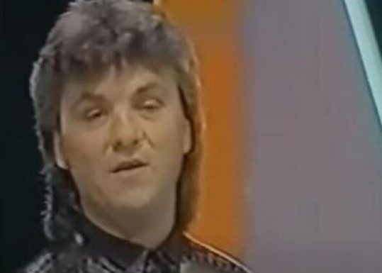 Živeo i lečio se od penzije, a svoj najveći hit posvetio Silvani Armenulić: Na sahranu su mu došli svi osim rođenog sina Živeo i lečio se od penzije, a svoj najveći hit posvetio Silvani Armenulić: Na sahranu su mu došli svi osim rođenog sina - featured image