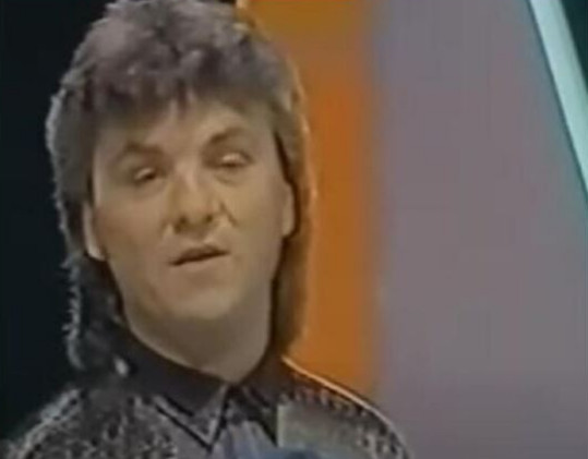 Živeo i lečio se od penzije, a svoj najveći hit posvetio Silvani Armenulić: Na sahranu su mu došli svi osim rođenog sina - featured image Živeo i lečio se od penzije, a svoj najveći hit posvetio Silvani Armenulić: Na sahranu su mu došli svi osim rođenog sina - featured image