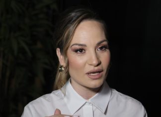 Jelena Tomašević otkrila dijagnozu: Evo šta su joj lekari rekli nakon što se srušila na bini Jelena Tomašević otkrila dijagnozu: Evo šta su joj lekari rekli nakon što se srušila na bini - featured image