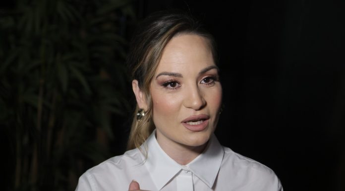 Jelena Tomašević otkrila dijagnozu: Evo šta su joj lekari rekli nakon što se srušila na bini Jelena Tomašević otkrila dijagnozu: Evo šta su joj lekari rekli nakon što se srušila na bini - featured image