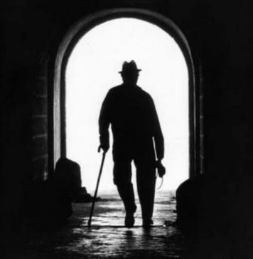 DA LI SE OSOBA NA SLICI PRIBLIŽAVA ILI UDALJAVA? Odgovor će otkriti nešto nevjerovatno o vama DA LI SE OSOBA NA SLICI PRIBLIŽAVA ILI UDALJAVA? Odgovor će otkriti nešto nevjerovatno o vama - featured image