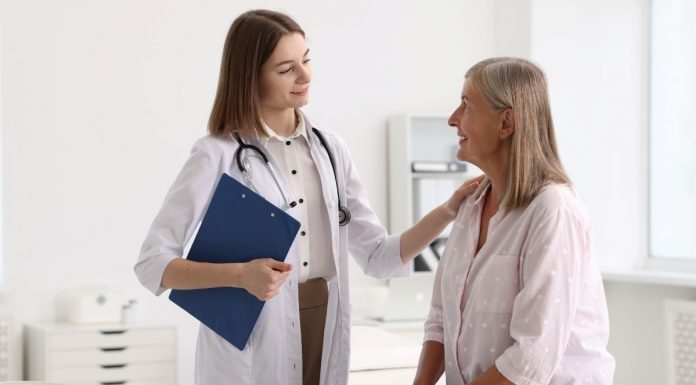 Ginekolog moli žene starije od 50 godina da usvoje jednu naviku Ginekolog moli žene starije od 50 godina da usvoje jednu naviku - featured image