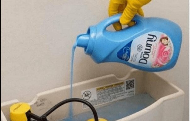 ŽENA SIPALA OVO U VODOKOTLIĆ I IZAZVALA BURU NA INTERNETU: Kupatilo joj miriše mjesecima, a caka nikad prostija ŽENA SIPALA OVO U VODOKOTLIĆ I IZAZVALA BURU NA INTERNETU: Kupatilo joj miriše mjesecima, a caka nikad prostija - featured image