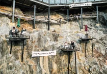 Najekstremniji kafić na svetu postao fenomen: Pogledajte gde ljudi piju kafu!