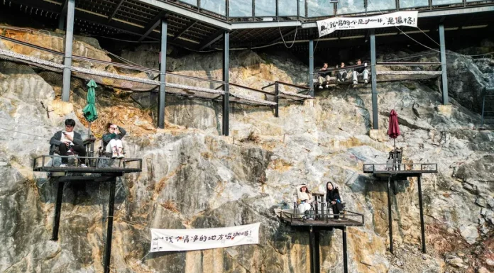 Najekstremniji kafić na svetu postao fenomen: Pogledajte gde ljudi piju kafu!