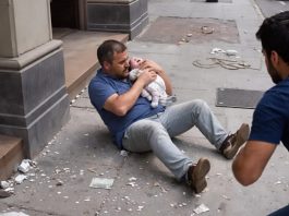 Spasao sam bebu sa petog sprata i postao heroj. Sedmicu kasnije roditelji su me tužili zbog “nepromišljenog spašavanja” Spasao sam bebu sa petog sprata i postao heroj. Sedmicu kasnije roditelji su me tužili zbog “nepromišljenog spašavanja” - featured image