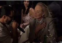 LEPA BRENA NE DOLAZI SEBI NAKON PRIJINOG POROĐAJA Pala u sevdah, do jutra slavila rođenje male Arie, a on joj je sve vreme pevao na uvce LEPA BRENA NE DOLAZI SEBI NAKON PRIJINOG POROĐAJA Pala u sevdah, do jutra slavila rođenje male Arie, a on joj je sve vreme pevao na uvce - featured image