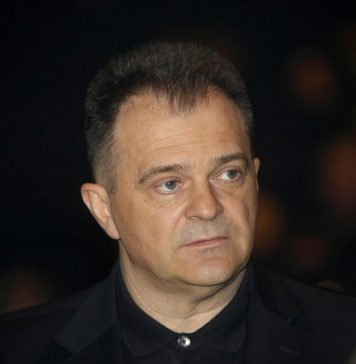 Krije je ko zmija noge, a sada je jasno i zašto: Ova leptica je Brajina žena, Srbi ostaju nemi pred ovom boginjom Krije je ko zmija noge, a sada je jasno i zašto: Ova leptica je Brajina žena, Srbi ostaju nemi pred ovom boginjom - featured image