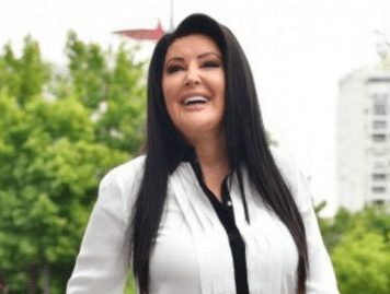 VELIKA promjena! Dragana Mirković ne liči na sebe! Od crne duge kose ništa nije ostalo, ošišala se do glave! Šta ovo uradi draga ženo? VELIKA promjena! Dragana Mirković ne liči na sebe! Od crne duge kose ništa nije ostalo, ošišala se do glave! Šta ovo uradi draga ženo? - featured image