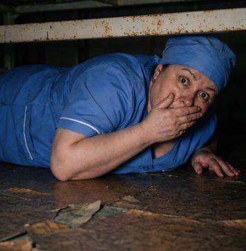 Noć kada je istina ispuzala ispod kreveta: hrabrost jedne sanitarke razotkrila tihi teror u sobi broj 7