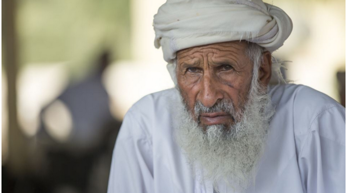 “Kad ti sin odraste, ponašaj se prema njemu ovako i biće uz tebe u starosti”: 4 mudra arapska saveta koja će vezati decu za vas