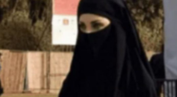 Na glavi burka, a dole haos, bruka i sramota: Ova djevojka je postala viralni hit, dobro pogledajte donji dio slike, auu Na glavi burka, a dole haos, bruka i sramota: Ova djevojka je postala viralni hit, dobro pogledajte donji dio slike, auu - featured image