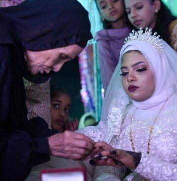 “Imala sam SAMO 18 kad su me udali za 20 godina starijeg rođaka: Kad sam mu ušla u kuću, tresla sam se, a prve bračne noći usledio je moj pakao” “Imala sam SAMO 18 kad su me udali za 20 godina starijeg rođaka: Kad sam mu ušla u kuću, tresla sam se, a prve bračne noći usledio je moj pakao” - featured image