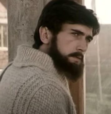 BIO JE SIMBOL LEPOTE U BIVŠOJ JUGOSLAVIJI! Slavnog glumca sad mnogi ne bi prepoznali, pojavio se u hit seriji