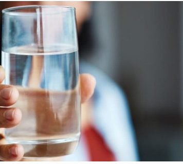 Evo kako pijenje čase vode na prazan želudac moze da djeluje na vaš organizam Evo kako pijenje čase vode na prazan želudac moze da djeluje na vaš organizam - featured image