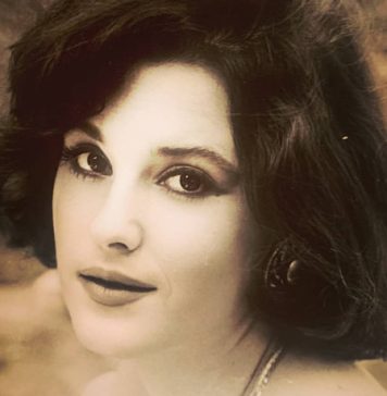 Znate li ko je žena sa slike iz 1991. godine: Sumnjamo da ćete ikad pogoditi – danas jedna od napopularnijih u Srbiji Znate li ko je žena sa slike iz 1991. godine: Sumnjamo da ćete ikad pogoditi – danas jedna od napopularnijih u Srbiji - featured image