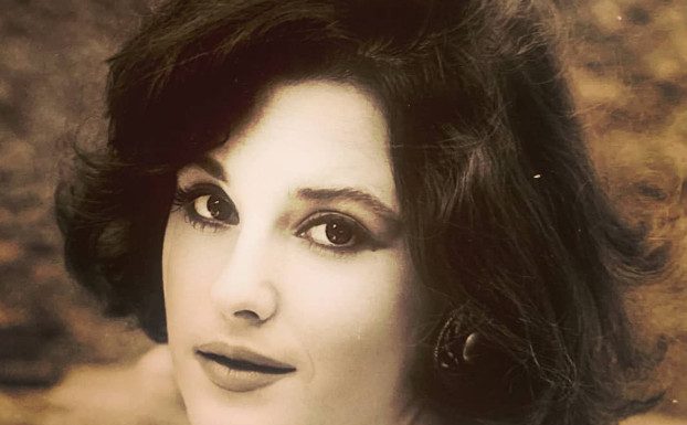 Znate li ko je žena sa slike iz 1991. godine: Sumnjamo da ćete ikad pogoditi – danas jedna od napopularnijih u Srbiji Znate li ko je žena sa slike iz 1991. godine: Sumnjamo da ćete ikad pogoditi – danas jedna od napopularnijih u Srbiji - featured image