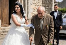 Mlada je zabranila ocu da je vodi do oltara jer je hrom i nosi jeftino odelo: ‘Sramotiš me, očuh će me voditi, on je gospodin!’. Kada je otac pognute glave krenuo ka izlazu, mladoženja je zaustavio ceremoniju i uradio nešto nezamislivo. Mlada je zabranila ocu da je vodi do oltara jer je hrom i nosi jeftino odelo: ‘Sramotiš me, očuh će me voditi, on je gospodin!’. Kada je otac pognute glave krenuo ka izlazu, mladoženja je zaustavio ceremoniju i uradio nešto nezamislivo. - featured image